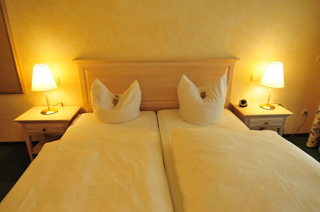 Hotel Tannenhof Bad Wunnenberg Bagian luar foto